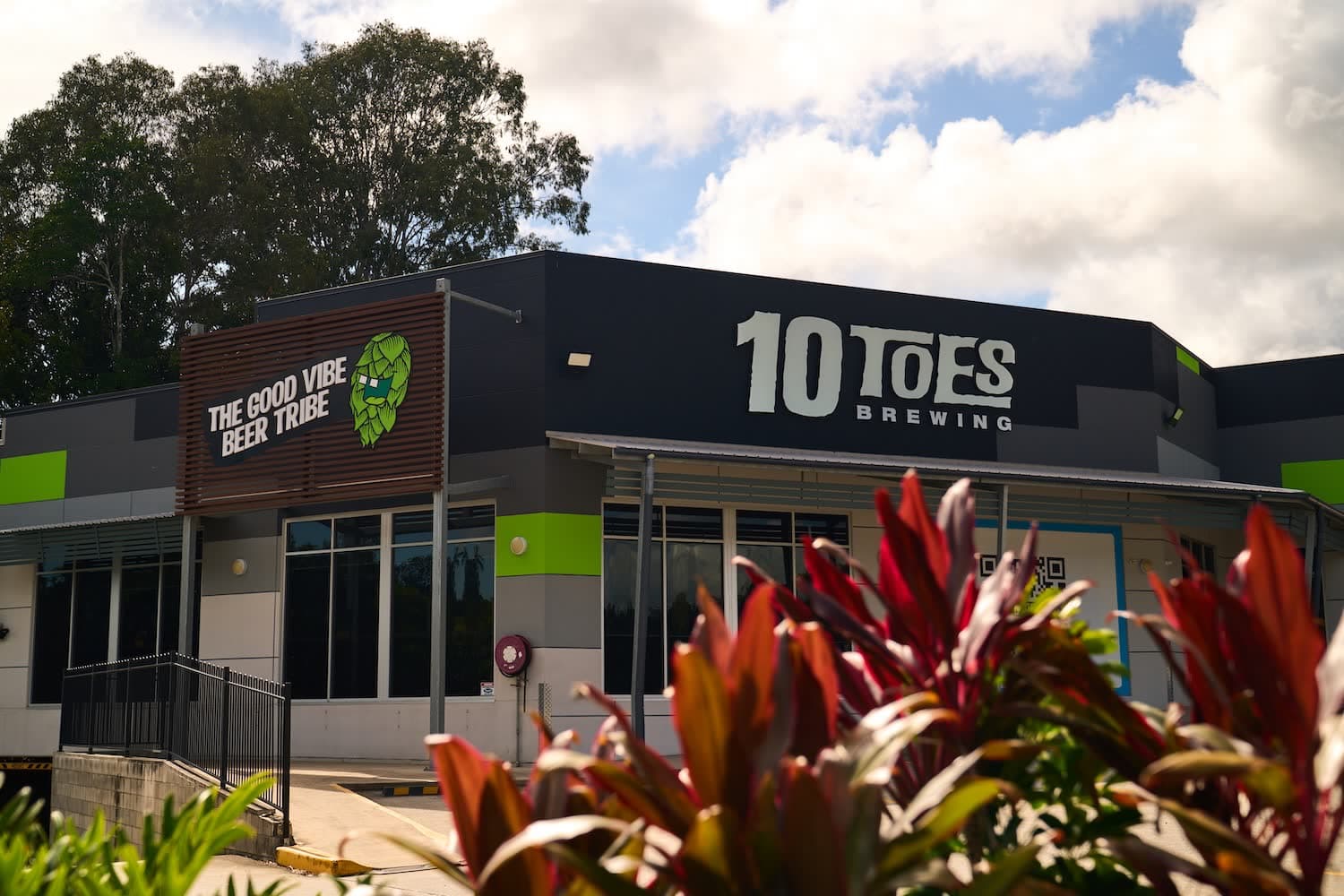 10 Toes Brewing signage by Sunquest Signs