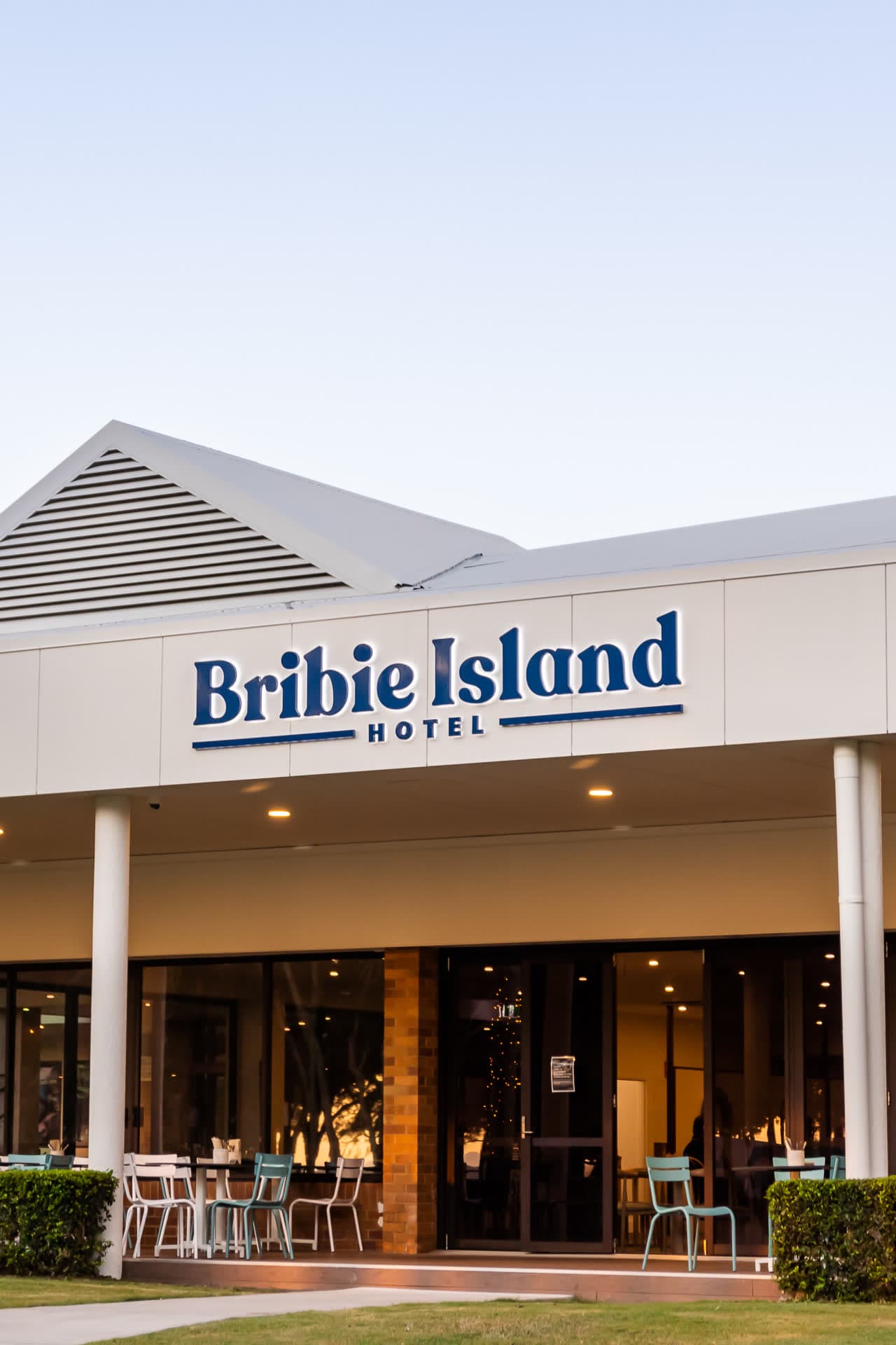 Bribie Island Hotel signage by Sunquest Signs