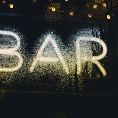 bar-g043474a55_1280